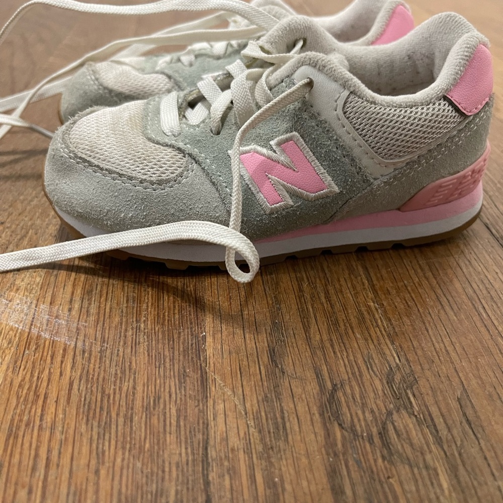 Toddlers size 7 new balance.